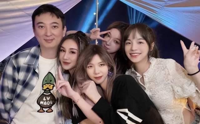 娱乐吃瓜酱表哥看上闺蜜